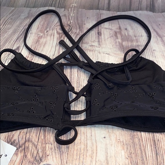 ✌🏻🖤 La hearts black cut out bikini top 🖤✌🏻 - Picture 7 of 7